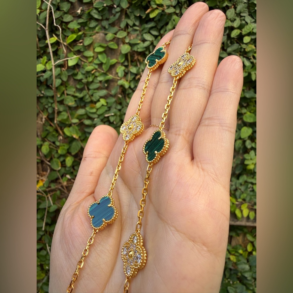 Gold and Green Clover Necklace Luxury Look - Picture 7 of 9